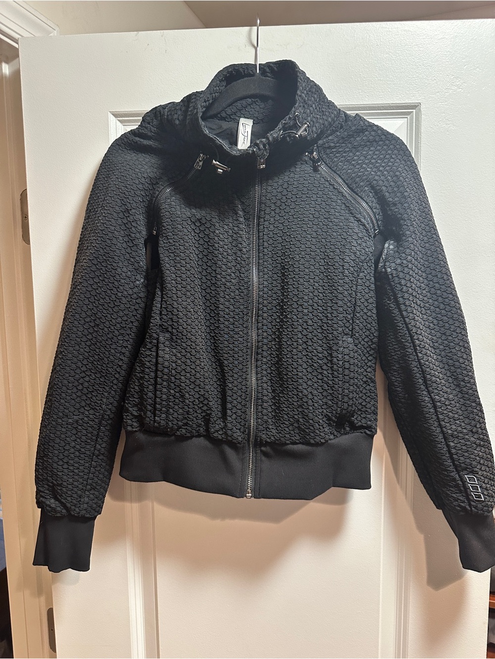 Lorna Jane Zip Me Off Jacket with removable sleeves